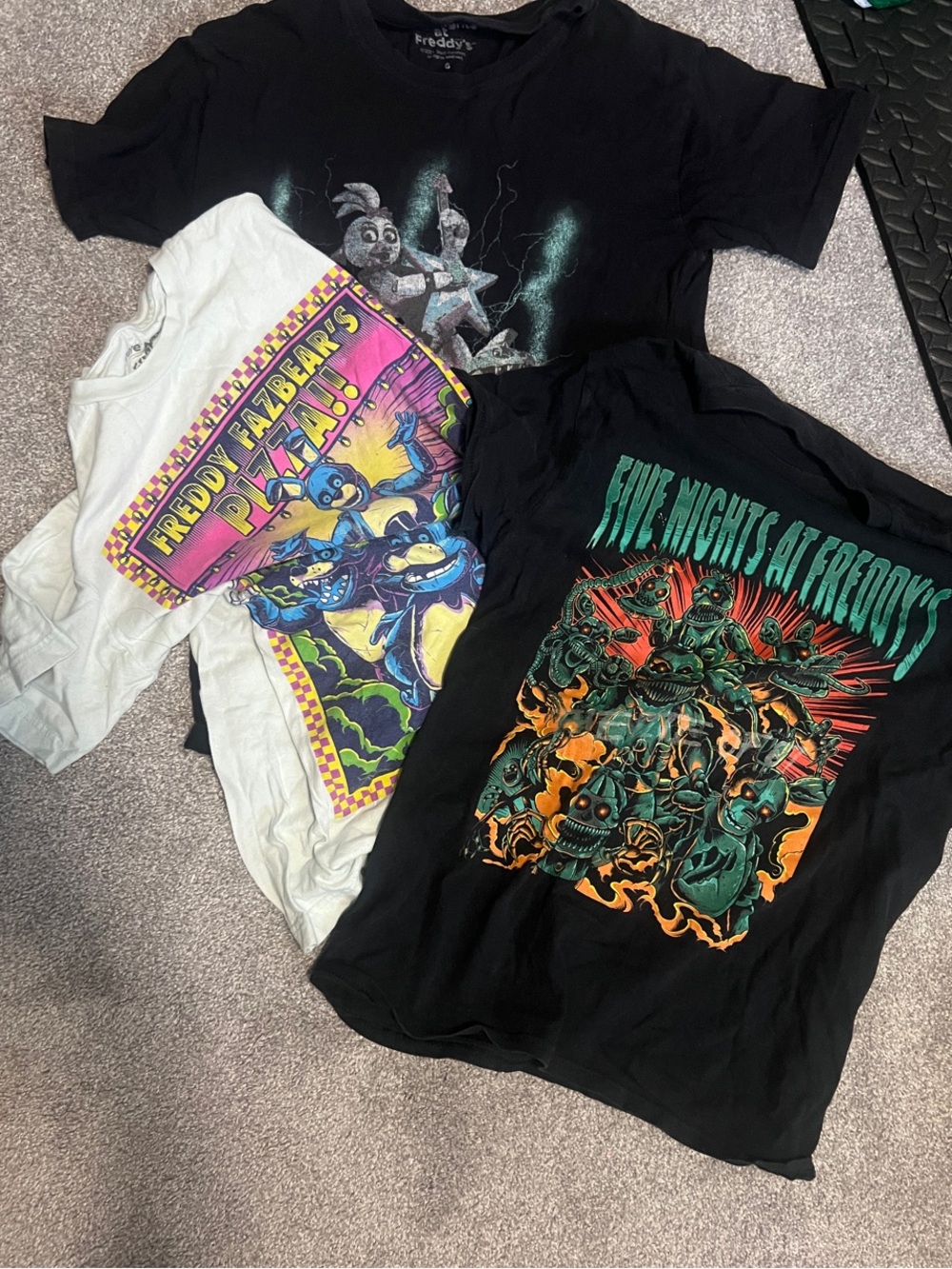 Four Hot Topic Five Nights at Freddy's Graphic Tee Bundle